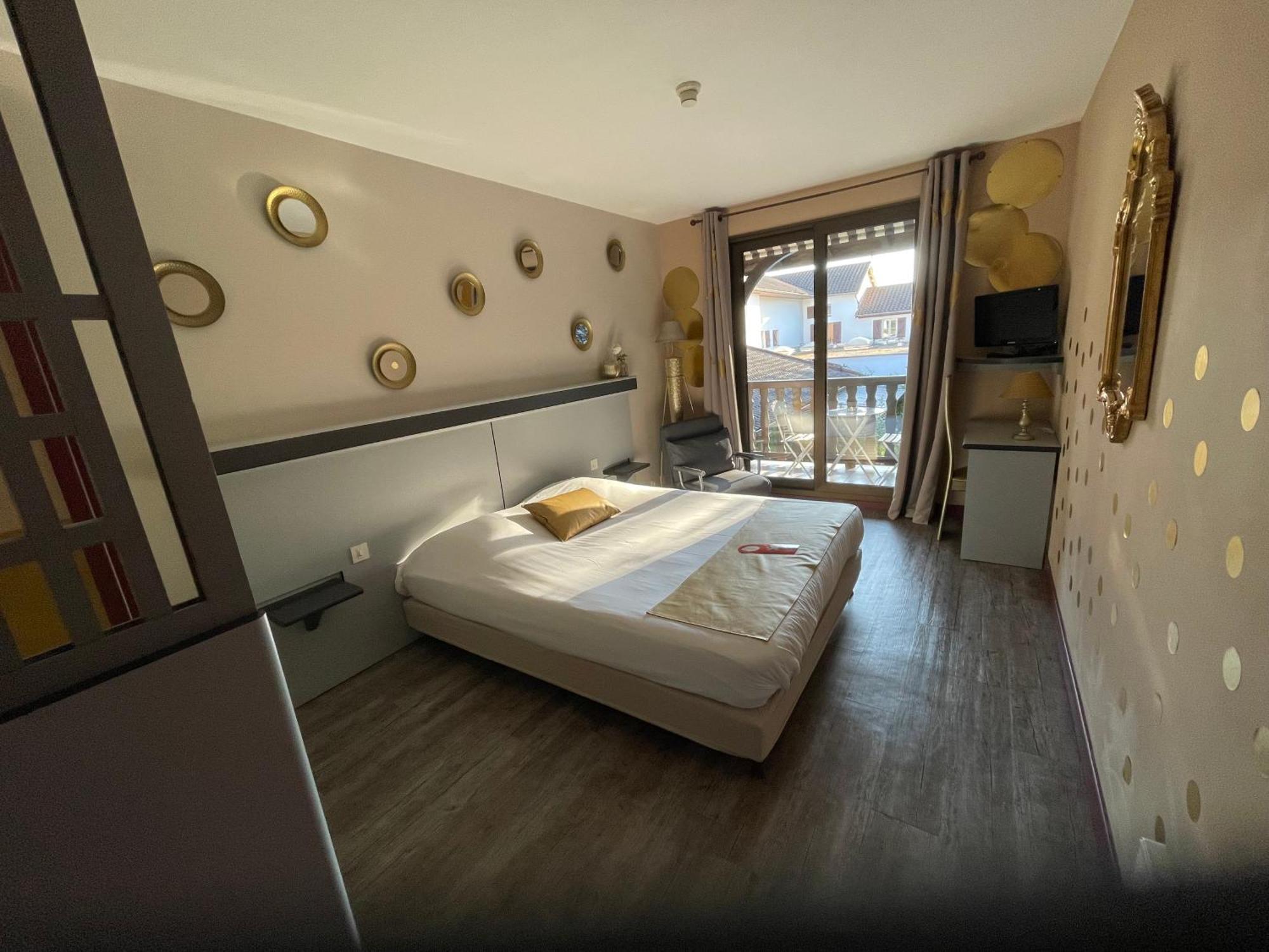 Hotel Restaurant Le Chanel Villieu Zewnętrze zdjęcie